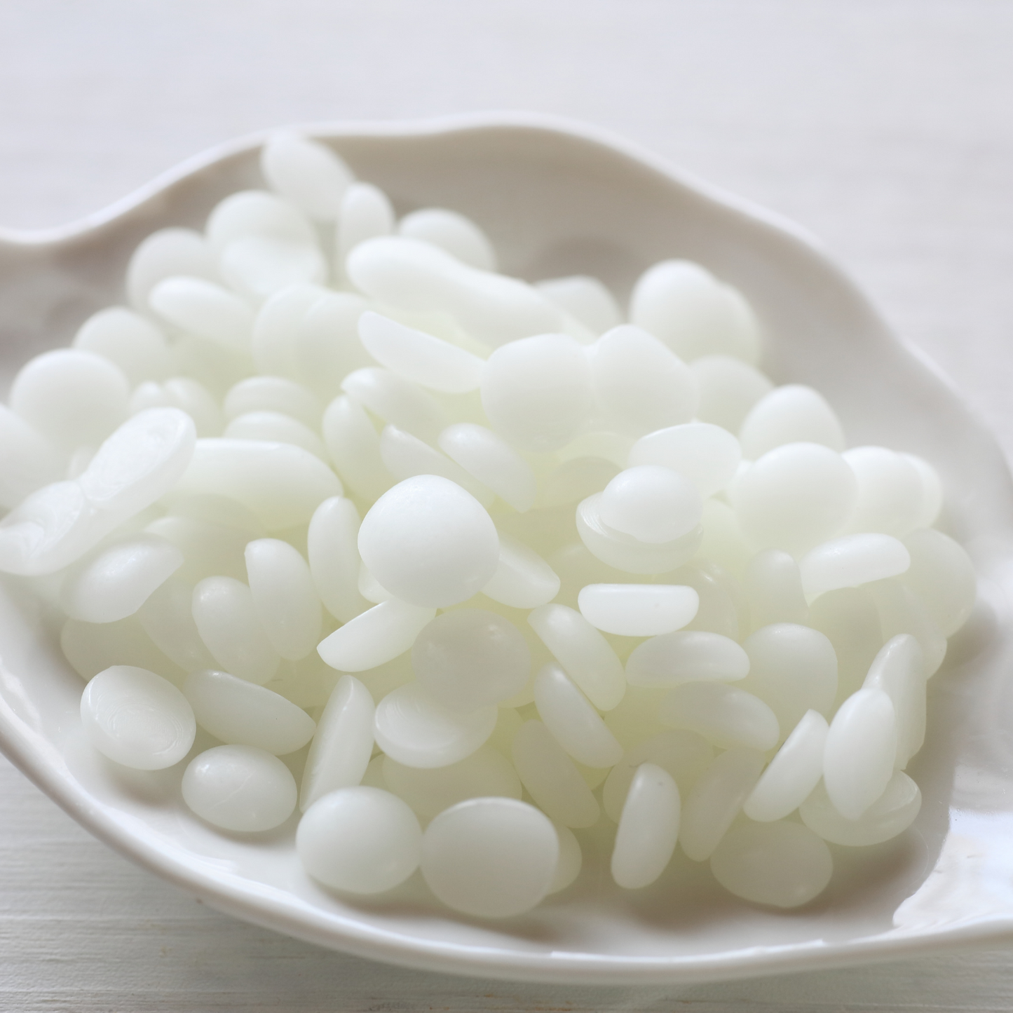Refined Natural Beeswax Pastille (USA)