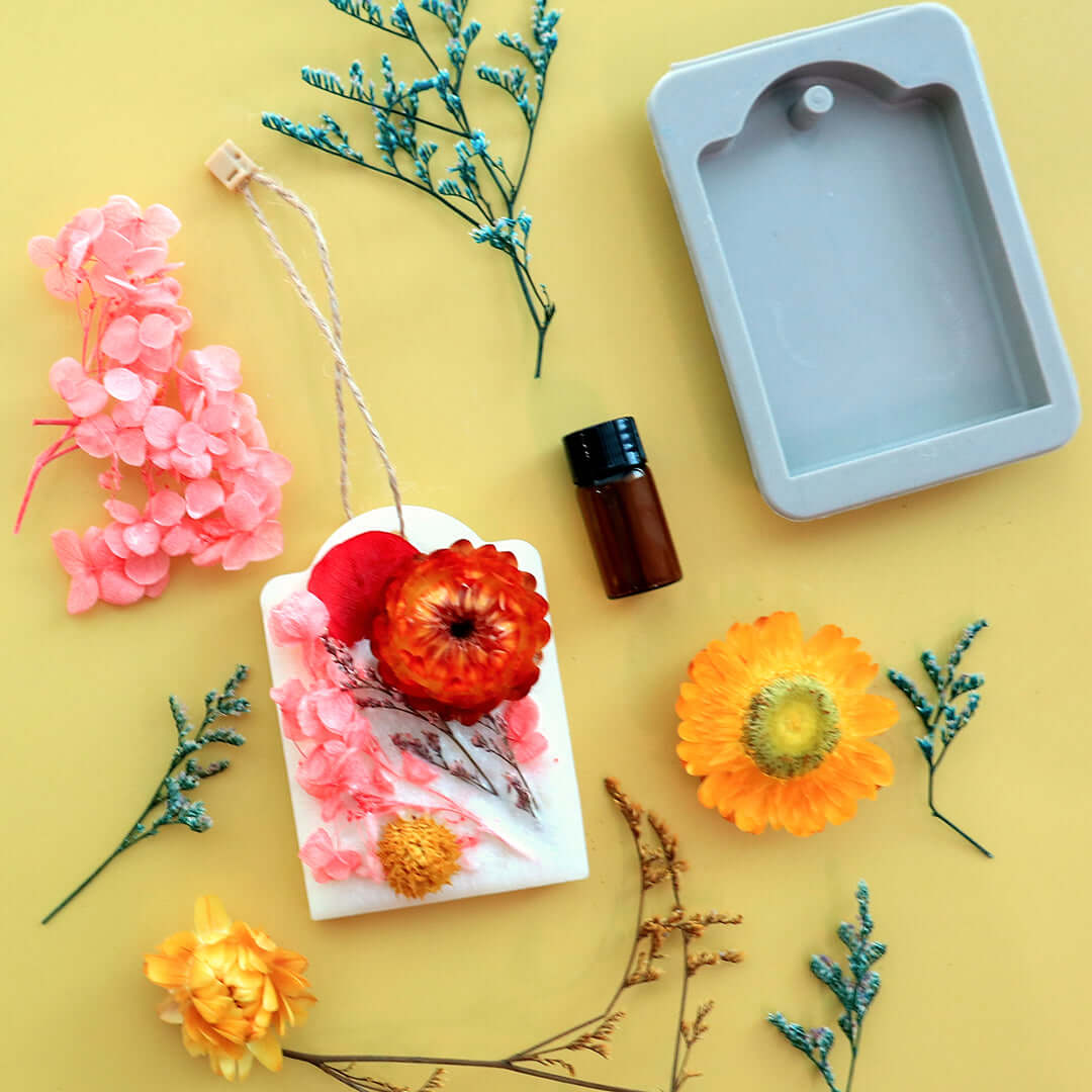 Craftiviti Experience Centre - 30 to 45mins per kit (Experience Fee does not include the kit) aroma wax hanger
